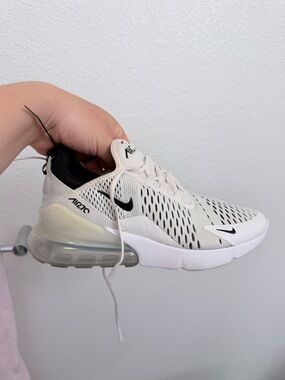 Nike Women's white and Black Air Max 270
